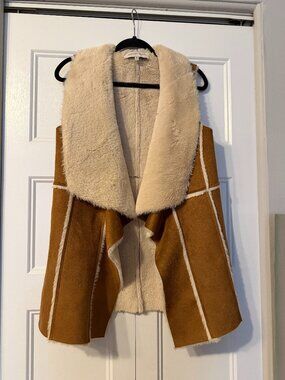 Cupcakes and Cashmere sherpa vest Size Small